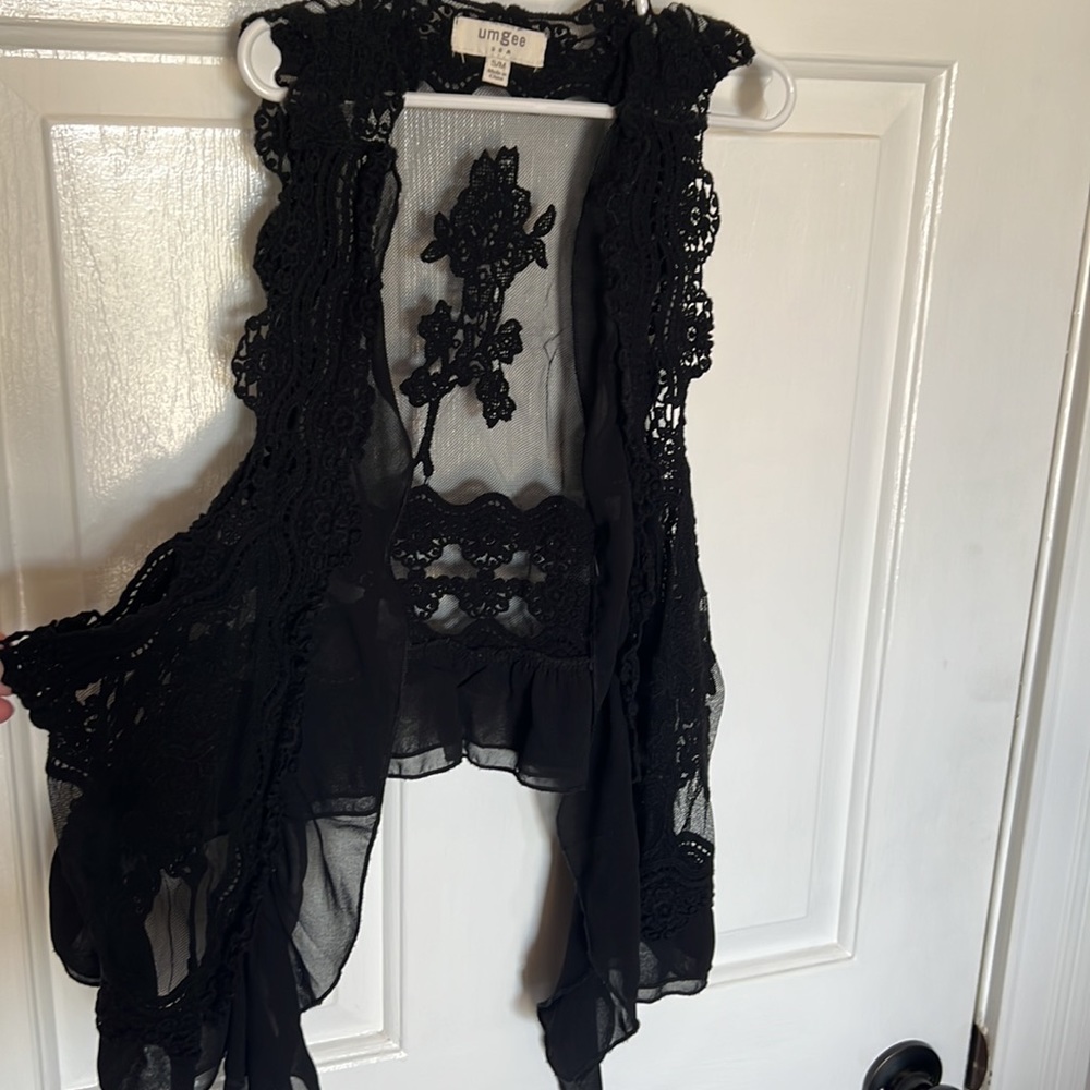 Lace ruffled vest - Picture 3 of 5